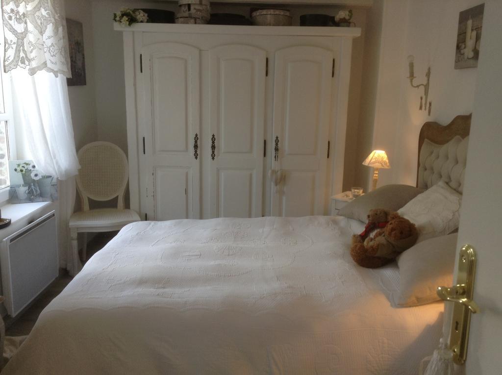 la maison du phare chambre d hôtes B&B -jacuzzi privé- shabby chic Honfleur Habitación foto